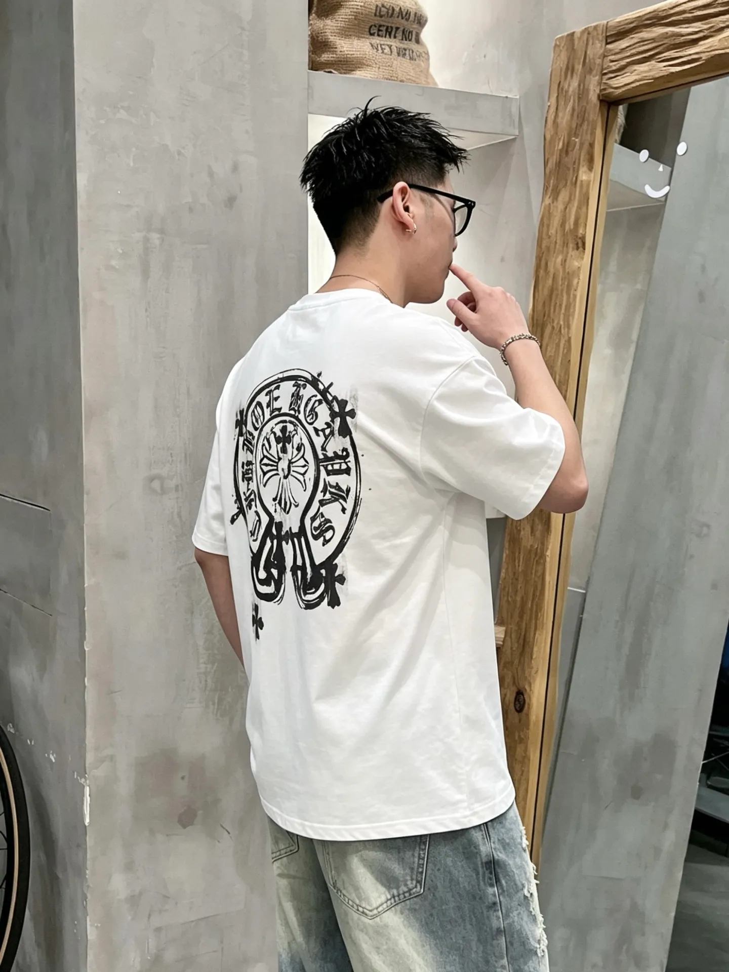 【 】 CHNew Arrival logo T